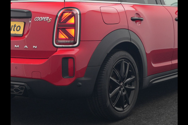 MINI Countryman Cooper S E ALL4 FACELIFT JCW PHEV 220pk Dealer O.H | Panodak | JCW Alcantara Sportstoelen Verwarmd | Head Up | Camera | Apple Carplay | Sfeerverlichting | Keyless | Virtual | Navigatie | DAB | Plug In Hybrid