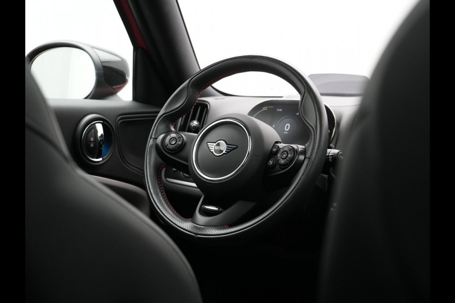 MINI Countryman Cooper S E ALL4 FACELIFT JCW PHEV 220pk Dealer O.H | Panodak | JCW Alcantara Sportstoelen Verwarmd | Head Up | Camera | Apple Carplay | Sfeerverlichting | Keyless | Virtual | Navigatie | DAB | Plug In Hybrid