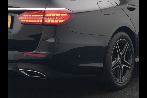 Mercedes-Benz E-Klasse Estate 300 e AMG Line PHEV 320pk Dealer O.H. | Panodak | Camera | Alcantara Sportstoelen Verwarmd | Sfeerverlichting | Blis | Apple Carplay | Night Pakket | Virtual | Navigatie | DAB | Plug In Hybrid |