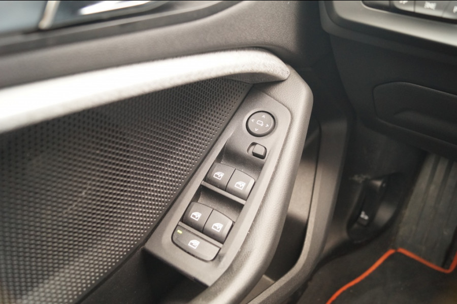 BMW 1-serie 118i Sportline Business Edition -PANO-ECC-CAM-PDC-