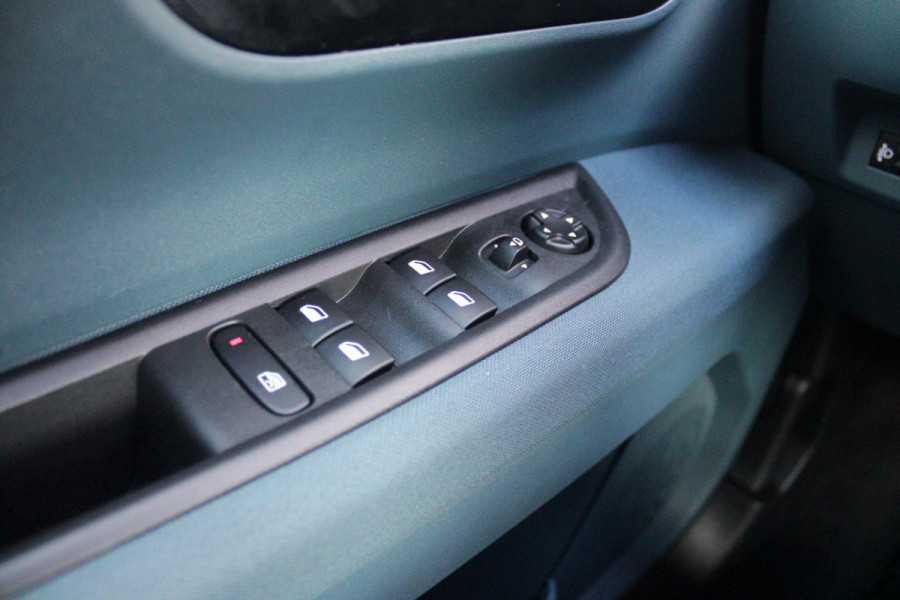 Fiat Grande Panda 1.2 110PK Hybrid LA PRIMA | WINTERPACK: STOEL/STUUR/VOORRUIT VERWARMING | DRAADLOZE APPLE CARPLAY/ANDROID AUTO | NAVIGATIE | ACHTERUITRIJCAMERA | PARKEERSENSOREN VOOR + ACHTER | DRAADLOZE TELEFOONLADER | LED KOPLAMPEN | CLIMATE CONTROL | 17" LICHTMETALEN VELGEN | PRIVACY GLASS | ACHTERSPOILER | CRUISE CONTROL |
