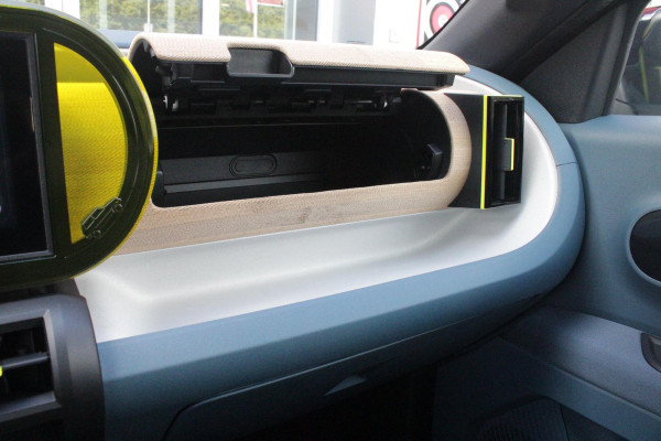 Fiat Grande Panda 1.2 110PK Hybrid LA PRIMA | WINTERPACK: STOEL/STUUR/VOORRUIT VERWARMING | DRAADLOZE APPLE CARPLAY/ANDROID AUTO | NAVIGATIE | ACHTERUITRIJCAMERA | PARKEERSENSOREN VOOR + ACHTER | DRAADLOZE TELEFOONLADER | LED KOPLAMPEN | CLIMATE CONTROL | 17" LICHTMETALEN VELGEN | PRIVACY GLASS | ACHTERSPOILER | CRUISE CONTROL |