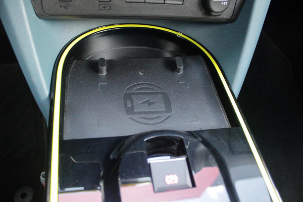 Fiat Grande Panda 1.2 110PK Hybrid LA PRIMA | WINTERPACK: STOEL/STUUR/VOORRUIT VERWARMING | DRAADLOZE APPLE CARPLAY/ANDROID AUTO | NAVIGATIE | ACHTERUITRIJCAMERA | PARKEERSENSOREN VOOR + ACHTER | DRAADLOZE TELEFOONLADER | LED KOPLAMPEN | CLIMATE CONTROL | 17" LICHTMETALEN VELGEN | PRIVACY GLASS | ACHTERSPOILER | CRUISE CONTROL |