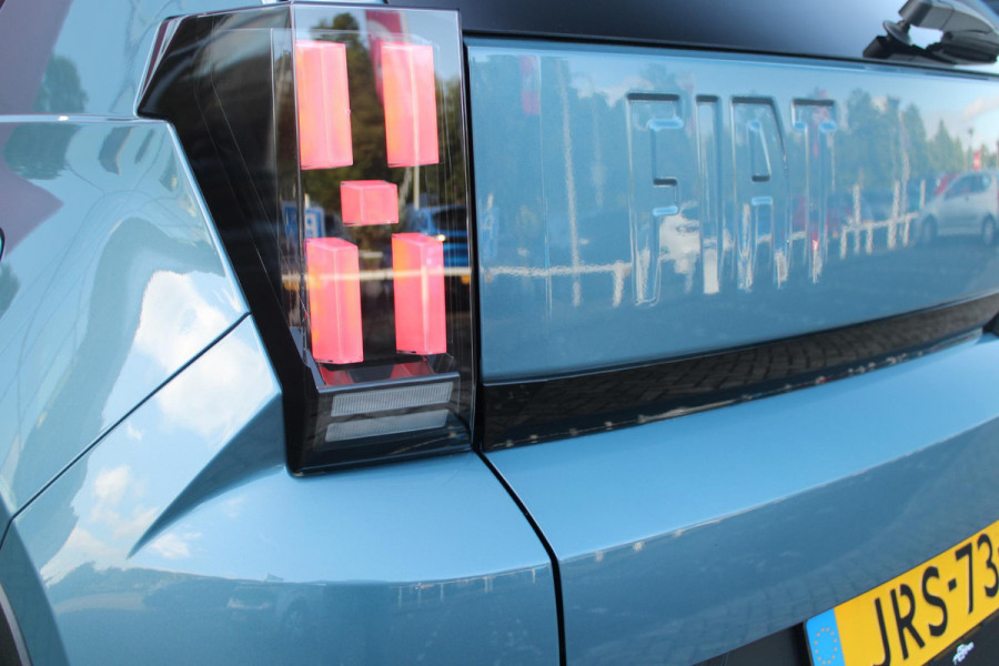 Fiat Grande Panda 1.2 110PK Hybrid LA PRIMA | WINTERPACK: STOEL/STUUR/VOORRUIT VERWARMING | DRAADLOZE APPLE CARPLAY/ANDROID AUTO | NAVIGATIE | ACHTERUITRIJCAMERA | PARKEERSENSOREN VOOR + ACHTER | DRAADLOZE TELEFOONLADER | LED KOPLAMPEN | CLIMATE CONTROL | 17" LICHTMETALEN VELGEN | PRIVACY GLASS | ACHTERSPOILER | CRUISE CONTROL |