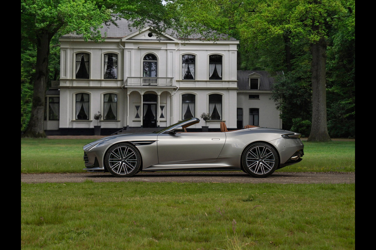 Aston Martin DB12 Volante 4.0 V8 | Bowers & Wilkins