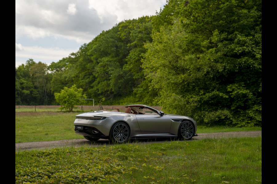 Aston Martin DB12 Volante 4.0 V8 | Bowers & Wilkins