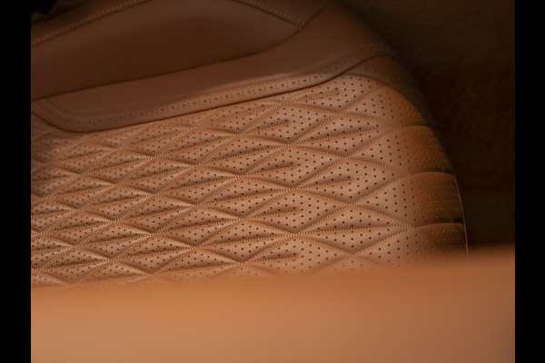 Aston Martin DB12 Volante 4.0 V8 | Bowers & Wilkins