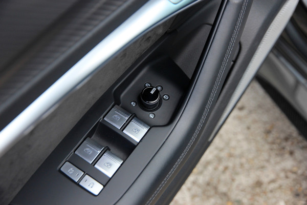 Audi A6 Avant RS 6 TFSI quattro BTW | Keramisch | Pano | B&O | achteras | Head-up