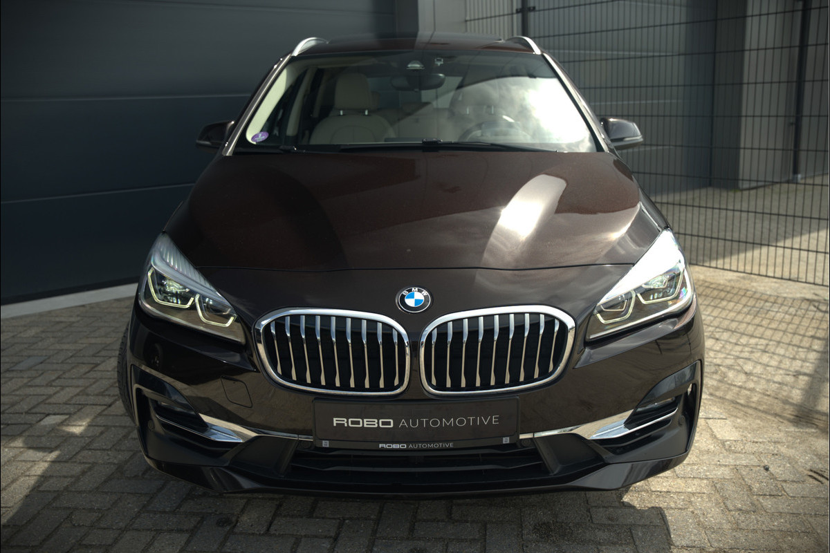 BMW 2 Serie Active Tourer 218i High Executive Luxury Line | Panoramadak | Stoelverwarming | Head-Up Display | Parkeersensoren | Navigatie | Trekhaak | Cruise Control | Climate Control | NAP