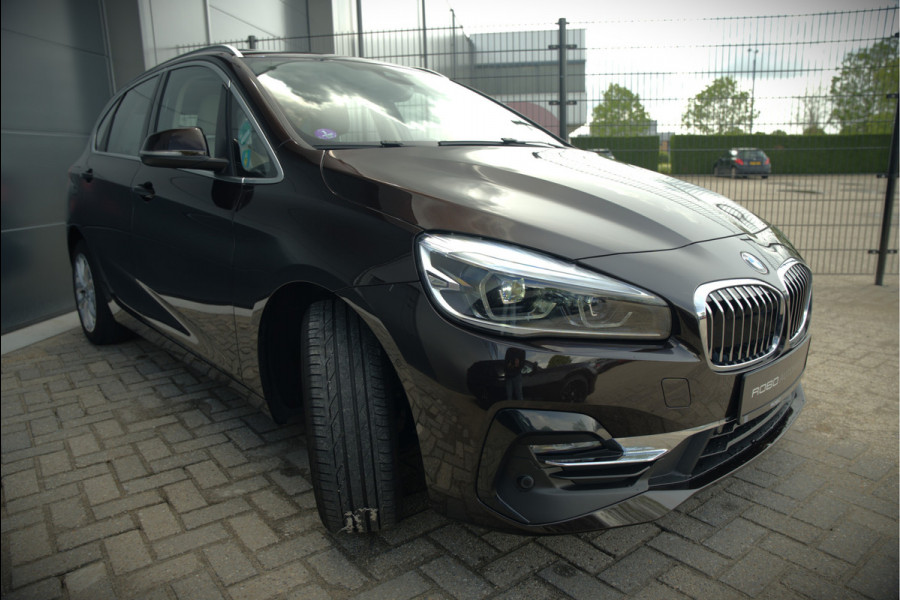 BMW 2 Serie Active Tourer 218i High Executive Luxury Line | Panoramadak | Stoelverwarming | Head-Up Display | Parkeersensoren | Navigatie | Trekhaak | Cruise Control | Climate Control | NAP