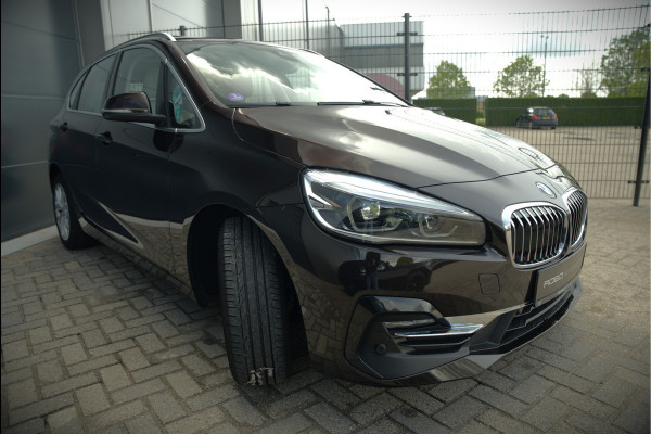 BMW 2 Serie Active Tourer 218i High Executive Luxury Line | Panoramadak | Stoelverwarming | Head-Up Display | Parkeersensoren | Navigatie | Trekhaak | Cruise Control | Climate Control | NAP