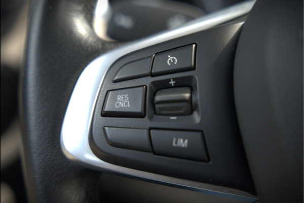 BMW 2 Serie Active Tourer 218i High Executive Luxury Line | Panoramadak | Stoelverwarming | Head-Up Display | Parkeersensoren | Navigatie | Trekhaak | Cruise Control | Climate Control | NAP