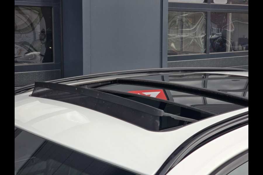 BMW 3 Serie Touring 330e M-Sport Premium Select|Panoramadak|Headup|Memorystoelen|Camera|Carplay|Cruise|Sfeerverlichting