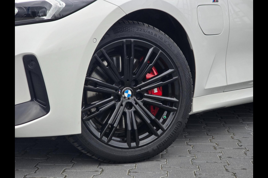 BMW 3 Serie Touring 330e M-Sport Premium Select|Panoramadak|Headup|Memorystoelen|Camera|Carplay|Cruise|Sfeerverlichting
