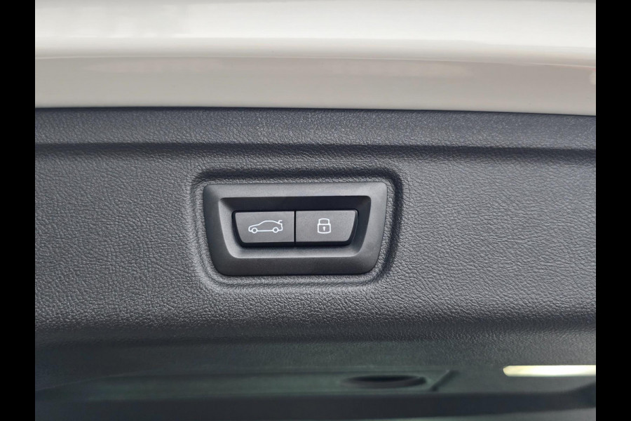 BMW 3 Serie Touring 330e M-Sport Premium Select|Panoramadak|Headup|Memorystoelen|Camera|Carplay|Cruise|Sfeerverlichting