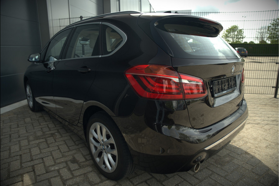 BMW 2 Serie Active Tourer 218i High Executive Luxury Line | Panoramadak | Stoelverwarming | Head-Up Display | Parkeersensoren | Navigatie | Trekhaak | Cruise Control | Climate Control | NAP