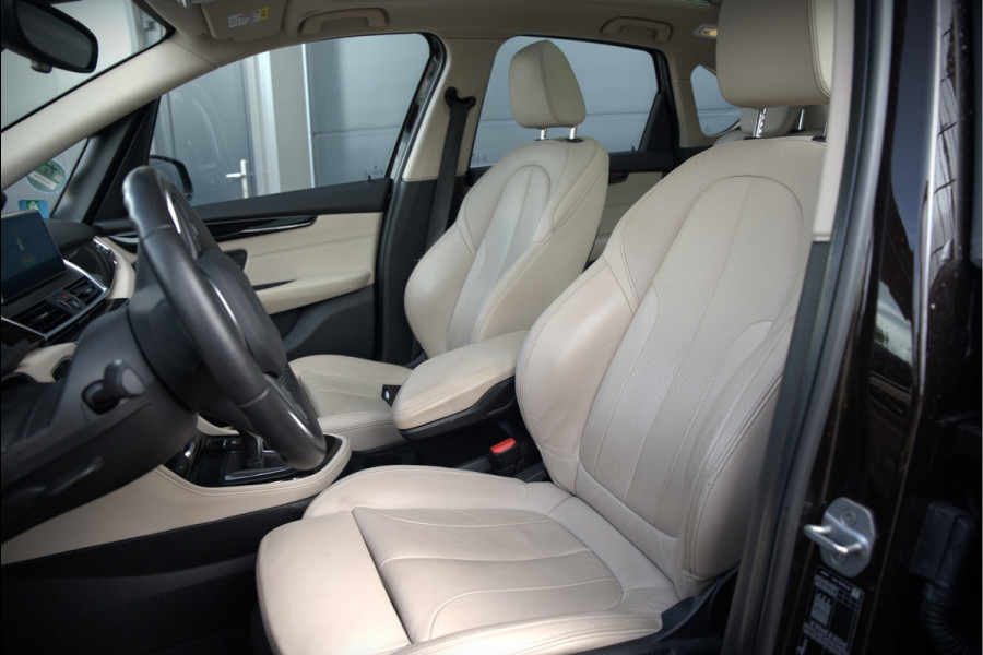 BMW 2 Serie Active Tourer 218i High Executive Luxury Line | Panoramadak | Stoelverwarming | Head-Up Display | Parkeersensoren | Navigatie | Trekhaak | Cruise Control | Climate Control | NAP