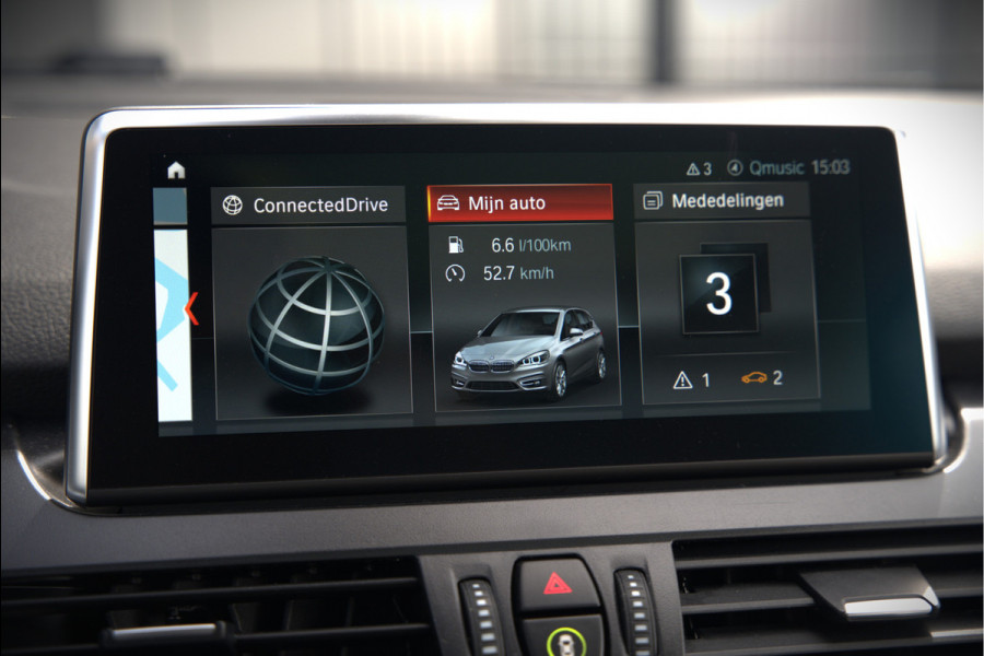 BMW 2 Serie Active Tourer 218i High Executive Luxury Line | Panoramadak | Stoelverwarming | Head-Up Display | Parkeersensoren | Navigatie | Trekhaak | Cruise Control | Climate Control | NAP