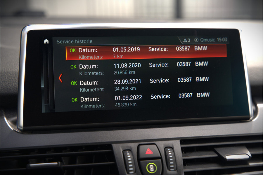 BMW 2 Serie Active Tourer 218i High Executive Luxury Line | Panoramadak | Stoelverwarming | Head-Up Display | Parkeersensoren | Navigatie | Trekhaak | Cruise Control | Climate Control | NAP