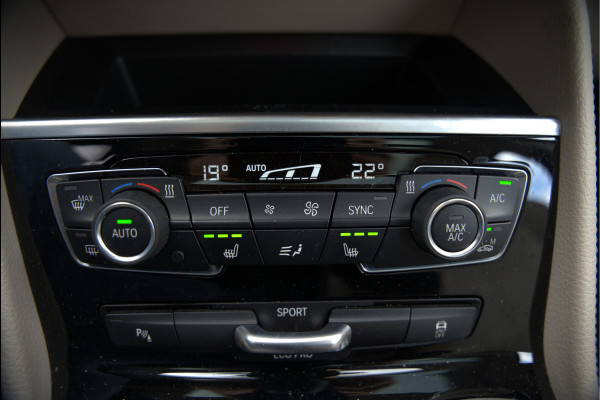 BMW 2 Serie Active Tourer 218i High Executive Luxury Line | Panoramadak | Stoelverwarming | Head-Up Display | Parkeersensoren | Navigatie | Trekhaak | Cruise Control | Climate Control | NAP