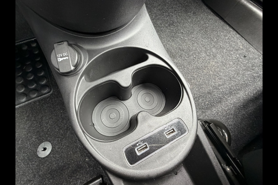Fiat 500 1.0 Hybrid Dolcevita | PDC achter | Apple carplay/Android Auto | Cruise control | DAB+ | Airco automatisch