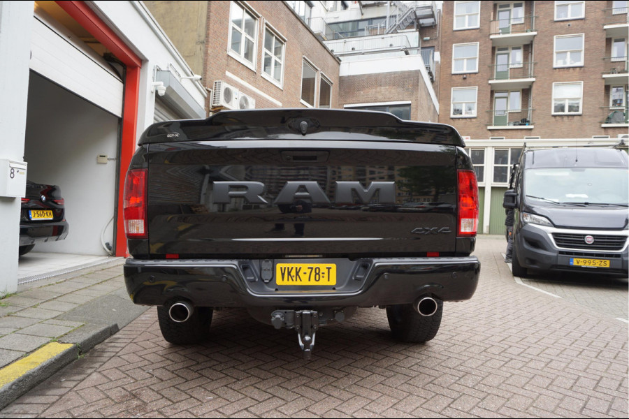 Dodge Ram 1500 5.7 V8 HEMI 4WD | BLACK OPTIC | Classic | 300L LPG | APPLE CARPLAY | Stoel- stuurverwarming | Navigatie | Pano-dak |