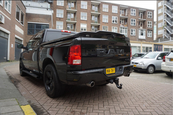 Dodge Ram 1500 5.7 V8 HEMI 4WD | BLACK OPTIC | Classic | 300L LPG | APPLE CARPLAY | Stoel- stuurverwarming | Navigatie | Pano-dak |