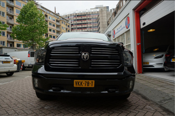 Dodge Ram 1500 5.7 V8 HEMI 4WD | BLACK OPTIC | Classic | 300L LPG | APPLE CARPLAY | Stoel- stuurverwarming | Navigatie | Pano-dak |