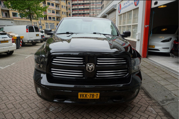 Dodge Ram 1500 5.7 V8 HEMI 4WD | BLACK OPTIC | Classic | 300L LPG | APPLE CARPLAY | Stoel- stuurverwarming | Navigatie | Pano-dak |