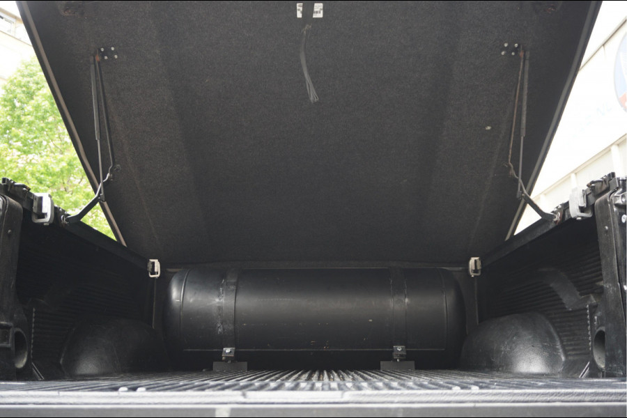Dodge Ram 1500 5.7 V8 HEMI 4WD | BLACK OPTIC | Classic | 300L LPG | APPLE CARPLAY | Stoel- stuurverwarming | Navigatie | Pano-dak |