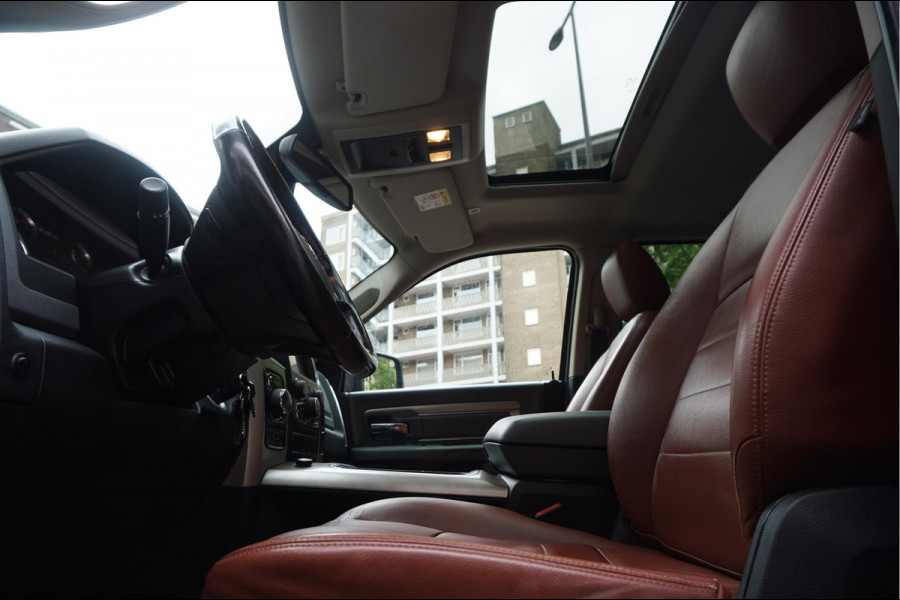 Dodge Ram 1500 5.7 V8 HEMI 4WD | BLACK OPTIC | Classic | 300L LPG | APPLE CARPLAY | Stoel- stuurverwarming | Navigatie | Pano-dak |
