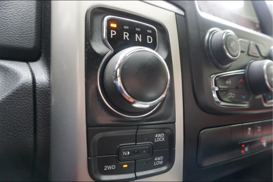 Dodge Ram 1500 5.7 V8 HEMI 4WD | BLACK OPTIC | Classic | 300L LPG | APPLE CARPLAY | Stoel- stuurverwarming | Navigatie | Pano-dak |