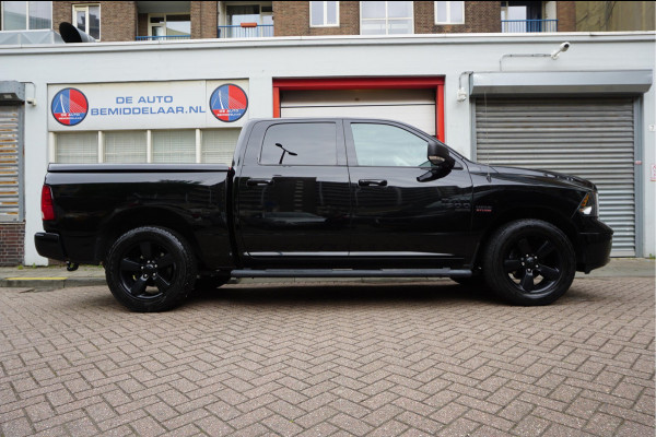 Dodge Ram 1500 5.7 V8 HEMI 4WD | BLACK OPTIC | Classic | 300L LPG | APPLE CARPLAY | Stoel- stuurverwarming | Navigatie | Pano-dak |
