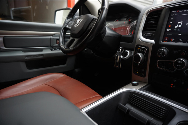 Dodge Ram 1500 5.7 V8 HEMI 4WD | BLACK OPTIC | Classic | 300L LPG | APPLE CARPLAY | Stoel- stuurverwarming | Navigatie | Pano-dak |