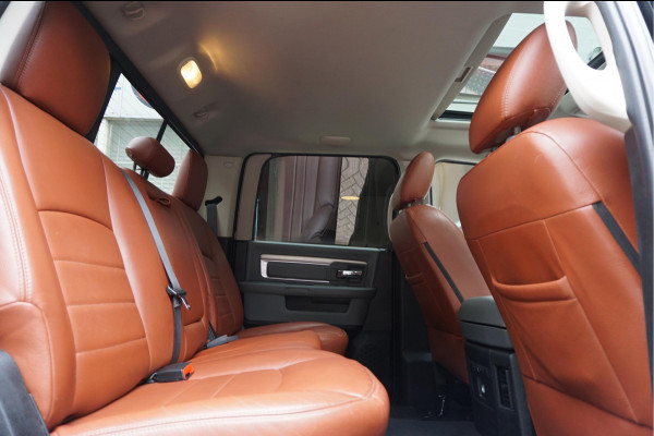 Dodge Ram 1500 5.7 V8 HEMI 4WD | BLACK OPTIC | Classic | 300L LPG | APPLE CARPLAY | Stoel- stuurverwarming | Navigatie | Pano-dak |