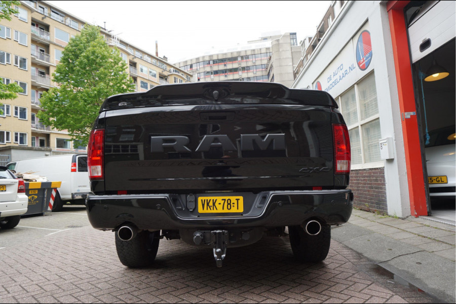 Dodge Ram 1500 5.7 V8 HEMI 4WD | BLACK OPTIC | Classic | 300L LPG | APPLE CARPLAY | Stoel- stuurverwarming | Navigatie | Pano-dak |