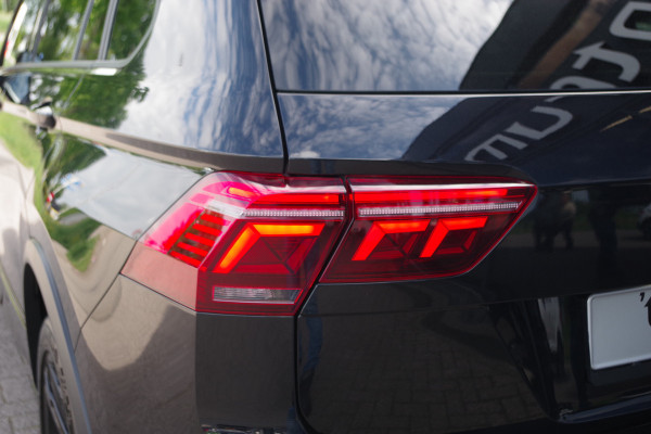 Volkswagen Tiguan 1.4 TSI eHybrid 245 PK R-Line BNS+, Leder, Panoramadak, Trekhaak, Memory