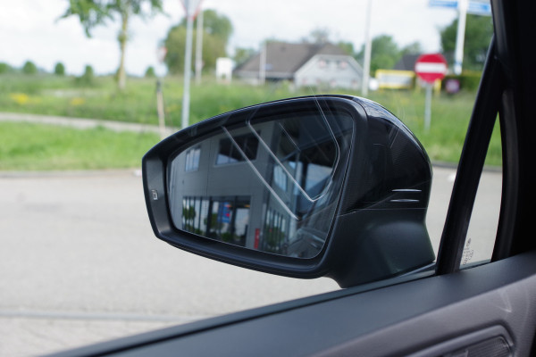 Volkswagen Tiguan 1.4 TSI eHybrid 245 PK R-Line BNS+, Leder, Panoramadak, Trekhaak, Memory