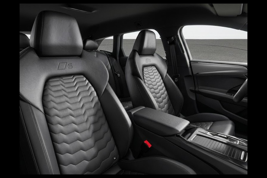 Audi A6 Sportback e-tron S edition e-tron 83 kWh 286 pk | Techniekpakket plus | Sportstoelen leder | Winterpakket | Trekhaak |