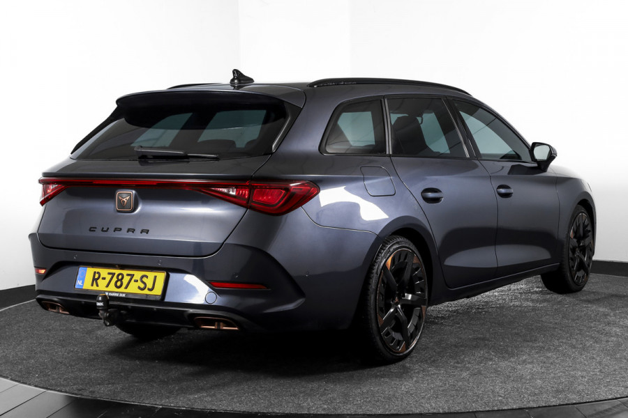 CUPRA Leon Sportstourer 1.4 e-Hybrid 245 PK VZ Performance | Elek. Trekhaak | Memory | Dig. Cockpit | Adapt. Cruise | Stoel-+Stuurverw. | Leder | Camera | NAV+App. Connect | ECC | LM 19" |