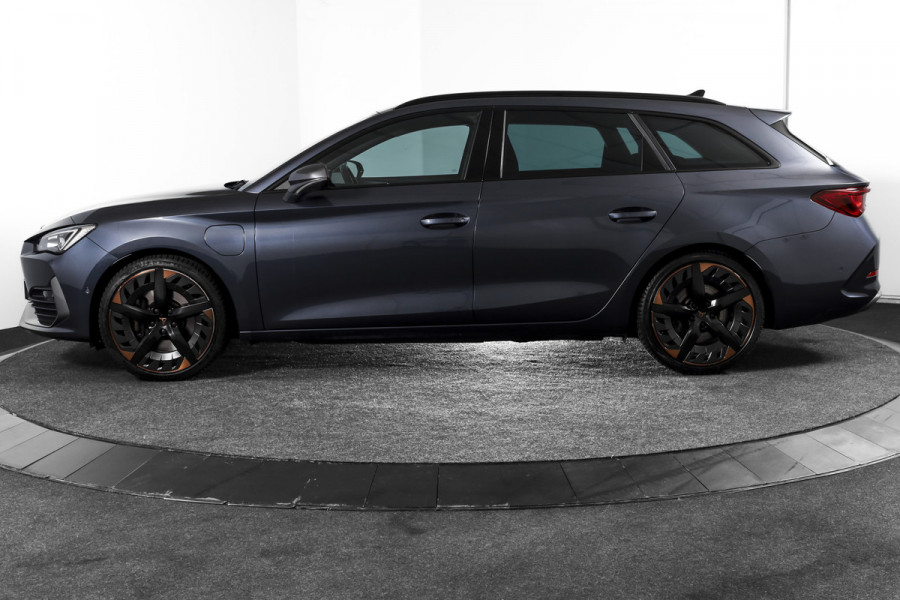 CUPRA Leon Sportstourer 1.4 e-Hybrid 245 PK VZ Performance | Elek. Trekhaak | Memory | Dig. Cockpit | Adapt. Cruise | Stoel-+Stuurverw. | Leder | Camera | NAV+App. Connect | ECC | LM 19" |