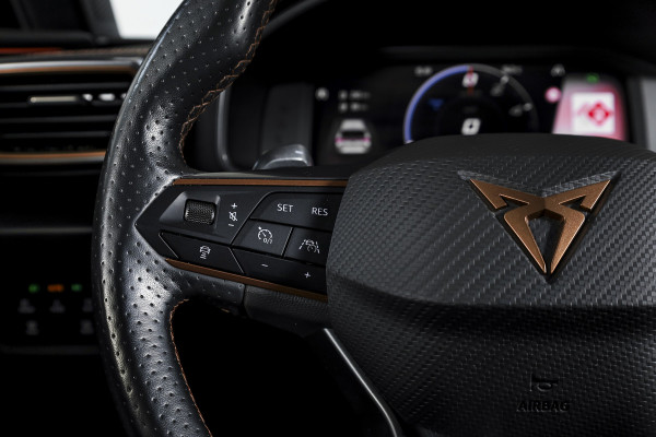 CUPRA Leon Sportstourer 1.4 e-Hybrid 245 PK VZ Performance | Elek. Trekhaak | Memory | Dig. Cockpit | Adapt. Cruise | Stoel-+Stuurverw. | Leder | Camera | NAV+App. Connect | ECC | LM 19" |