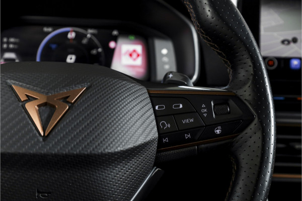 CUPRA Leon Sportstourer 1.4 e-Hybrid 245 PK VZ Performance | Elek. Trekhaak | Memory | Dig. Cockpit | Adapt. Cruise | Stoel-+Stuurverw. | Leder | Camera | NAV+App. Connect | ECC | LM 19" |