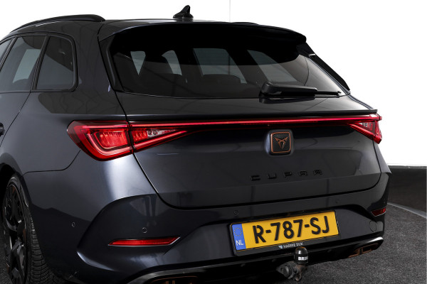 CUPRA Leon Sportstourer 1.4 e-Hybrid 245 PK VZ Performance | Elek. Trekhaak | Memory | Dig. Cockpit | Adapt. Cruise | Stoel-+Stuurverw. | Leder | Camera | NAV+App. Connect | ECC | LM 19" |