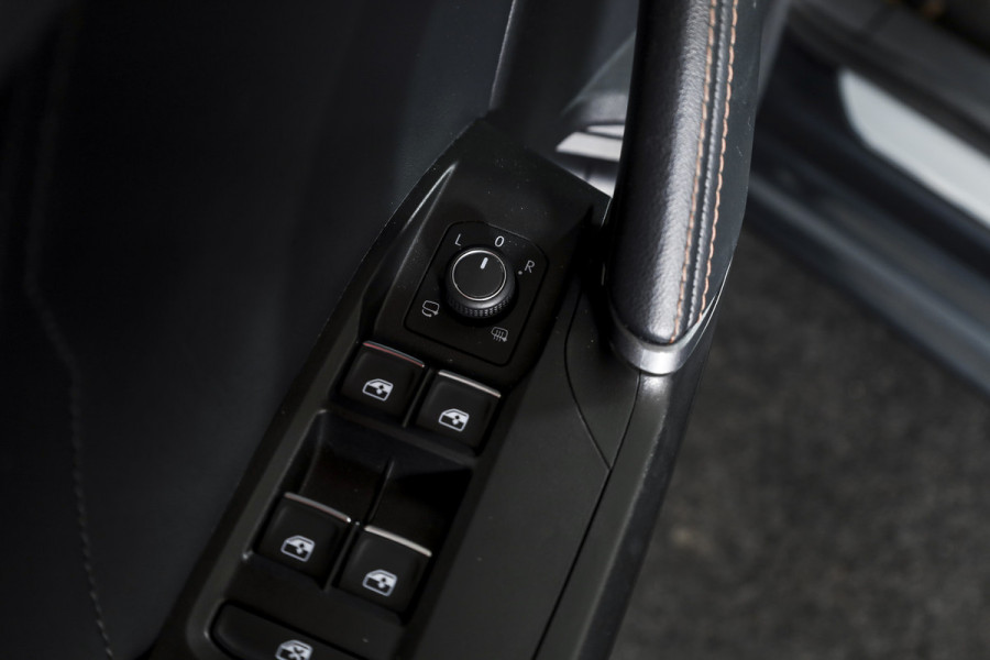 CUPRA Leon Sportstourer 1.4 e-Hybrid 245 PK VZ Performance | Elek. Trekhaak | Memory | Dig. Cockpit | Adapt. Cruise | Stoel-+Stuurverw. | Leder | Camera | NAV+App. Connect | ECC | LM 19" |