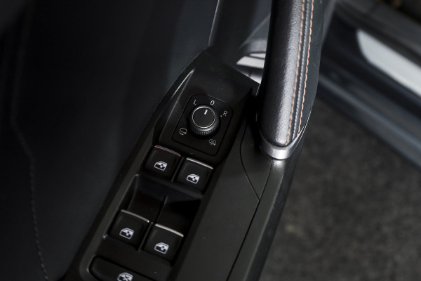 CUPRA Leon Sportstourer 1.4 e-Hybrid 245 PK VZ Performance | Elek. Trekhaak | Memory | Dig. Cockpit | Adapt. Cruise | Stoel-+Stuurverw. | Leder | Camera | NAV+App. Connect | ECC | LM 19" |