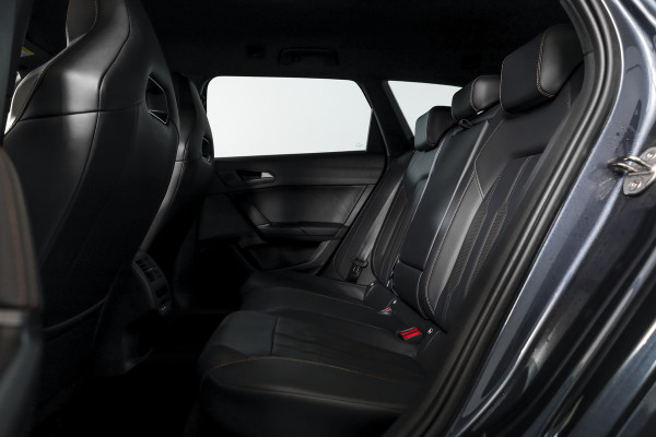 CUPRA Leon Sportstourer 1.4 e-Hybrid 245 PK VZ Performance | Elek. Trekhaak | Memory | Dig. Cockpit | Adapt. Cruise | Stoel-+Stuurverw. | Leder | Camera | NAV+App. Connect | ECC | LM 19" |