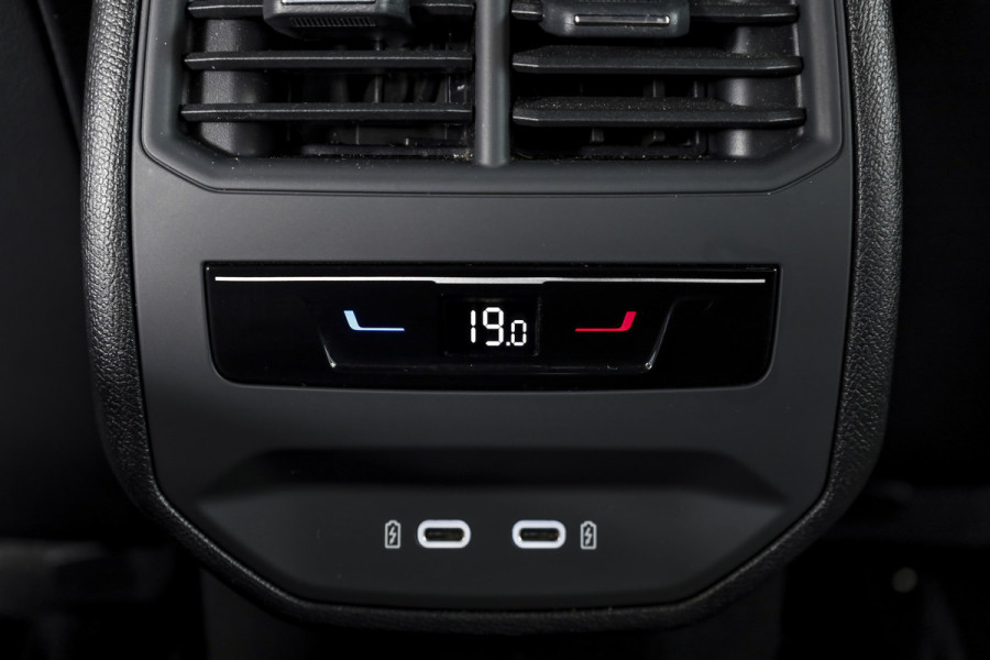 CUPRA Leon Sportstourer 1.4 e-Hybrid 245 PK VZ Performance | Elek. Trekhaak | Memory | Dig. Cockpit | Adapt. Cruise | Stoel-+Stuurverw. | Leder | Camera | NAV+App. Connect | ECC | LM 19" |