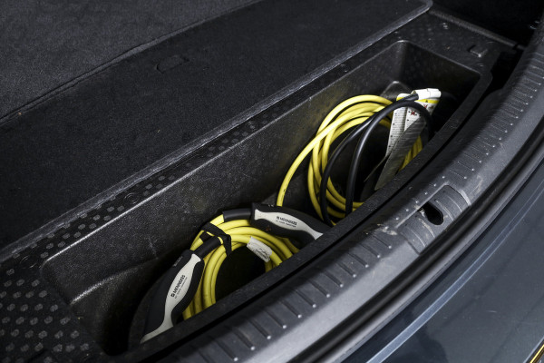 CUPRA Leon Sportstourer 1.4 e-Hybrid 245 PK VZ Performance | Elek. Trekhaak | Memory | Dig. Cockpit | Adapt. Cruise | Stoel-+Stuurverw. | Leder | Camera | NAV+App. Connect | ECC | LM 19" |