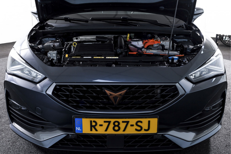 CUPRA Leon Sportstourer 1.4 e-Hybrid 245 PK VZ Performance | Elek. Trekhaak | Memory | Dig. Cockpit | Adapt. Cruise | Stoel-+Stuurverw. | Leder | Camera | NAV+App. Connect | ECC | LM 19" |